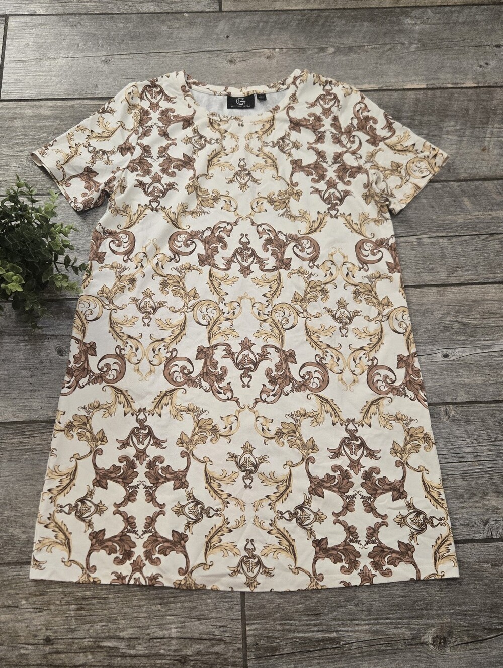 G by Giuliana Ivory Gold Baroque Scroll Luxe Short-Sleeve Shift Dress, L